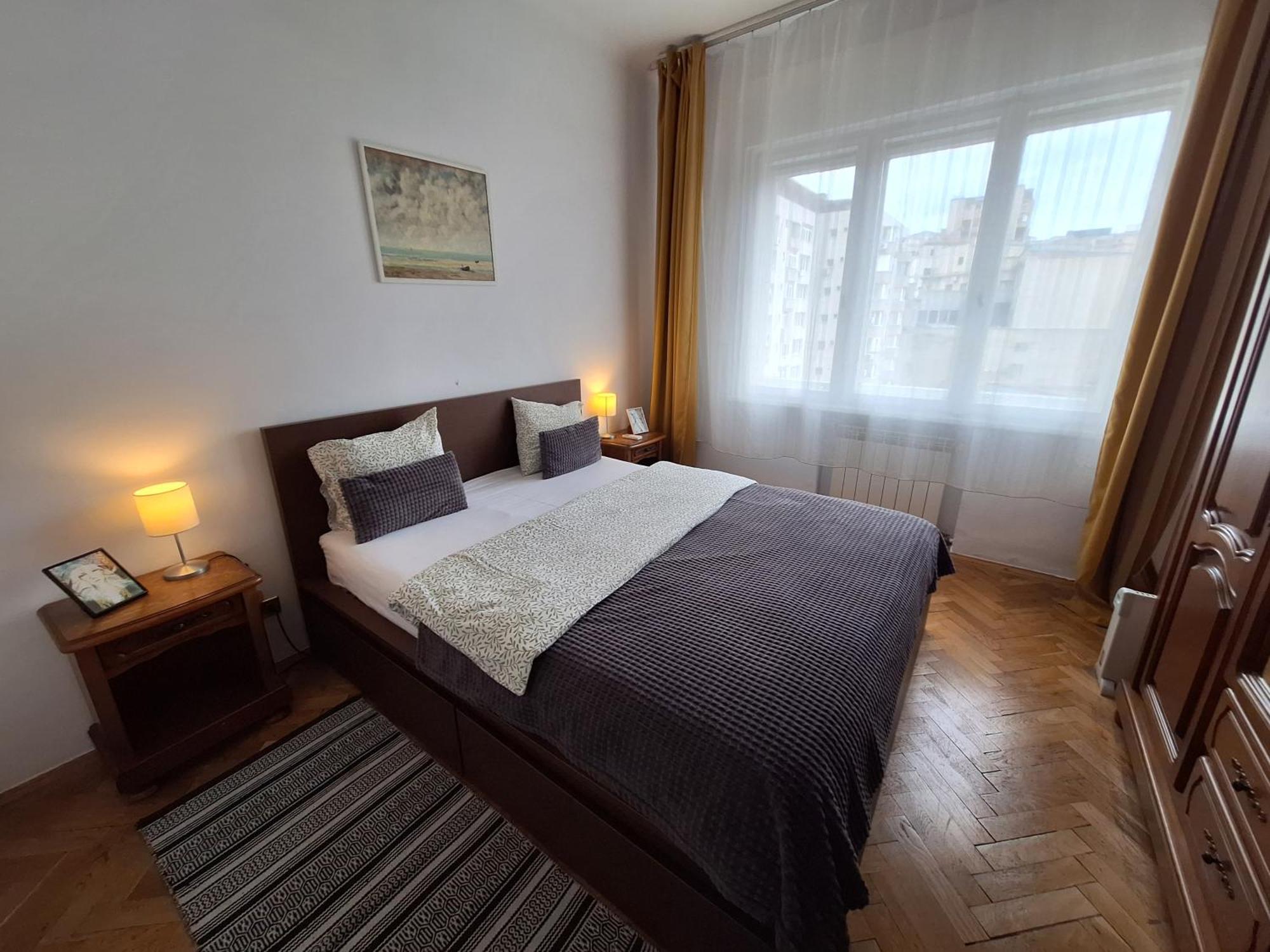 Black&white Apartment Bucharest